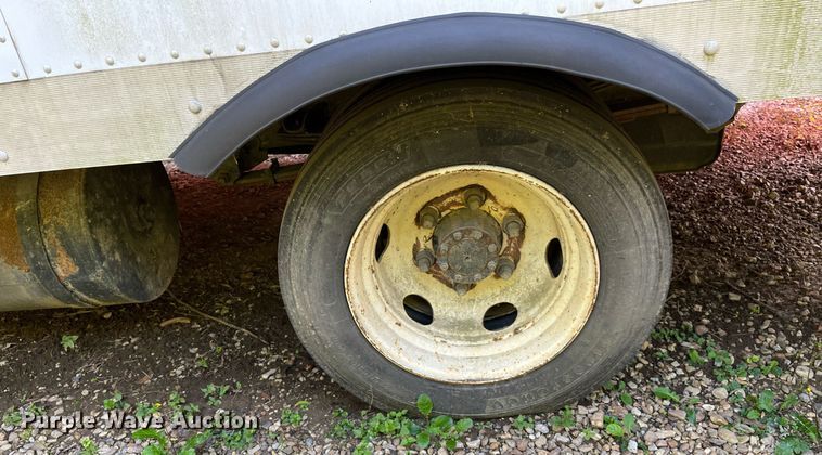 image for item DH8595 2013 Isuzu NRR  refrigerated truck