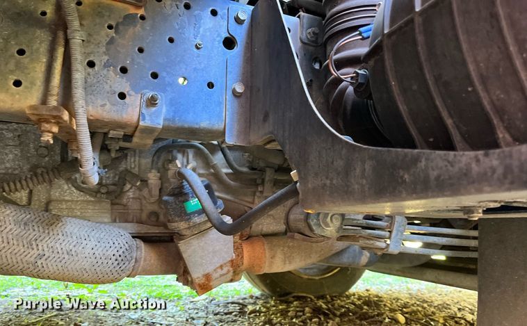 image for item DH8595 2013 Isuzu NRR  refrigerated truck