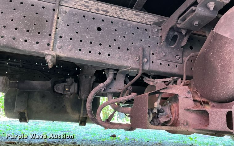 image for item DH8595 2013 Isuzu NRR  refrigerated truck