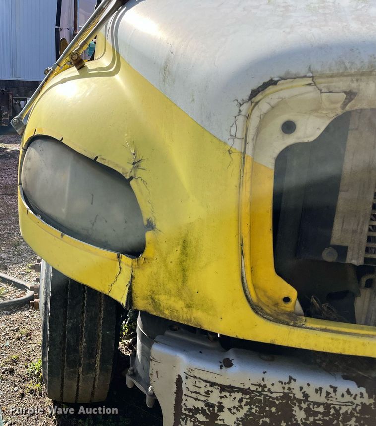 image for item DH8596 2007 Freightliner Business Class M2  refrigerated truck