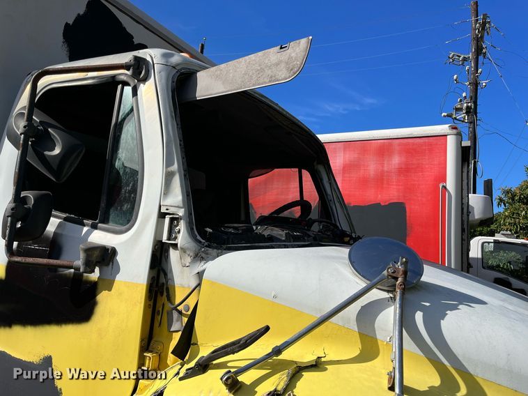 image for item DH8596 2007 Freightliner Business Class M2  refrigerated truck