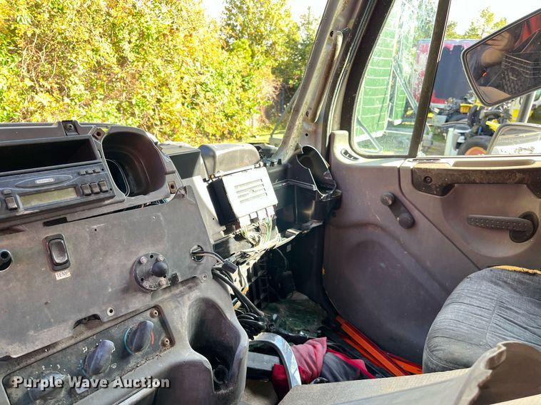 image for item DH8596 2007 Freightliner Business Class M2  refrigerated truck