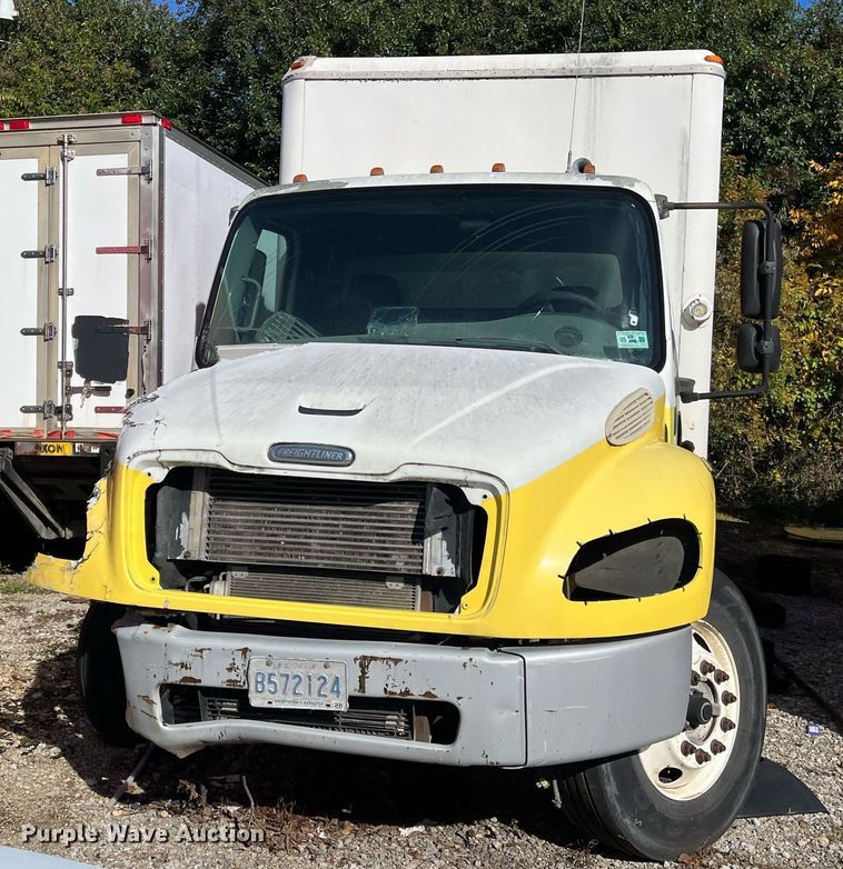 image for item DH8597 2004 Freightliner Business Class M2  refrigerated truck