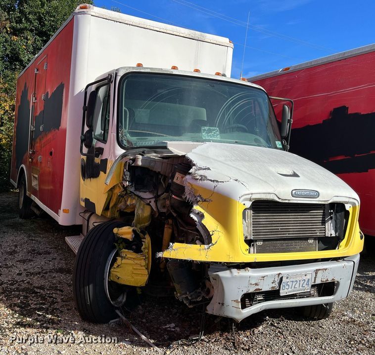 image for item DH8597 2004 Freightliner Business Class M2  refrigerated truck