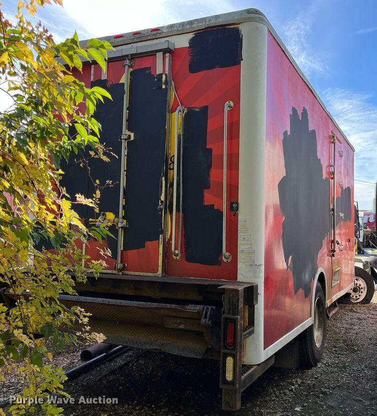 image for item DH8597 2004 Freightliner Business Class M2  refrigerated truck