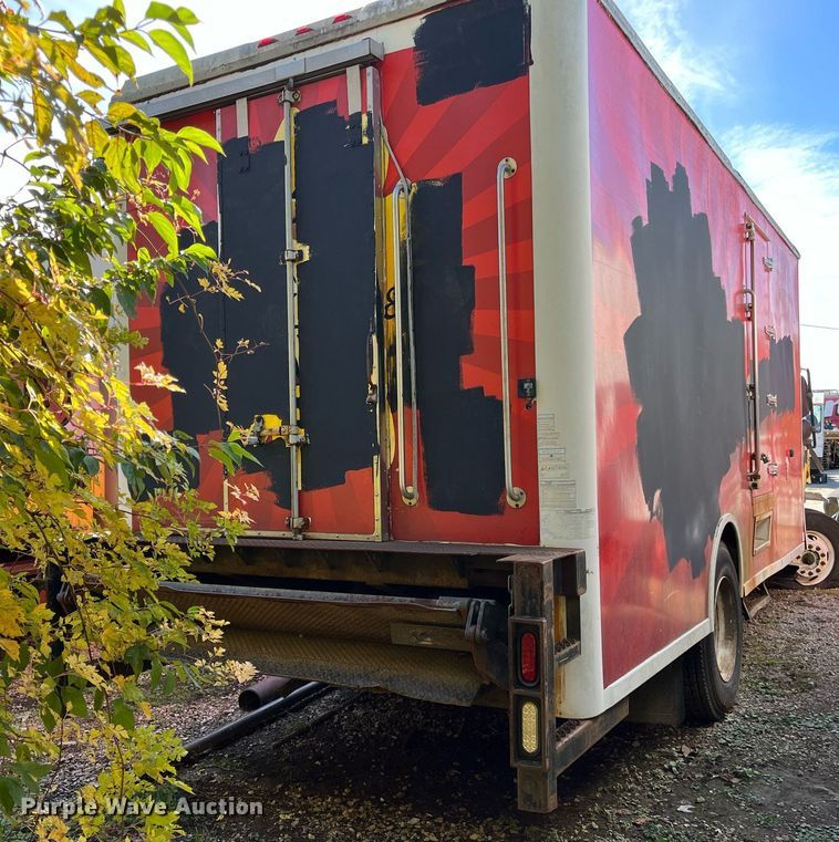 image for item DH8597 2004 Freightliner Business Class M2  refrigerated truck