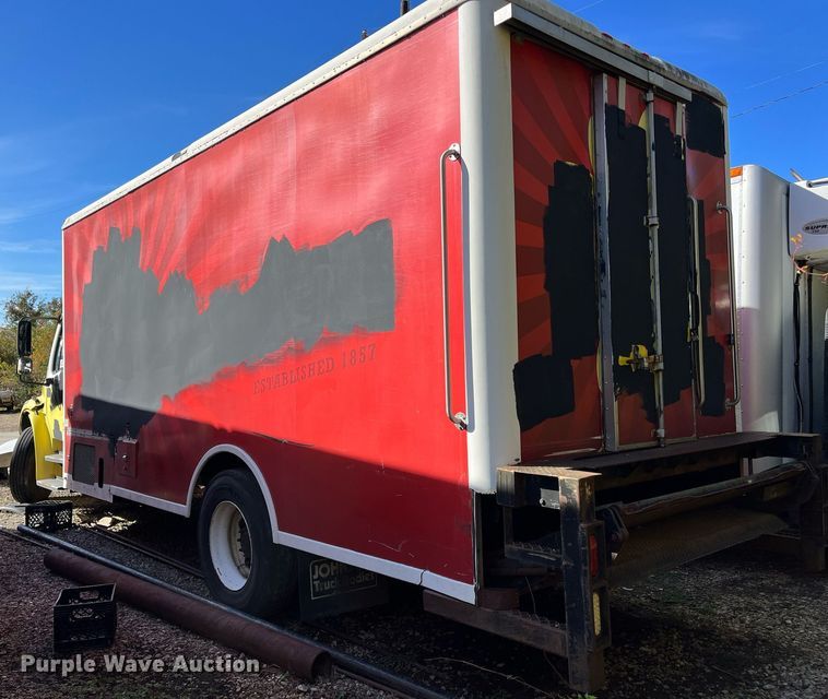 image for item DH8597 2004 Freightliner Business Class M2  refrigerated truck