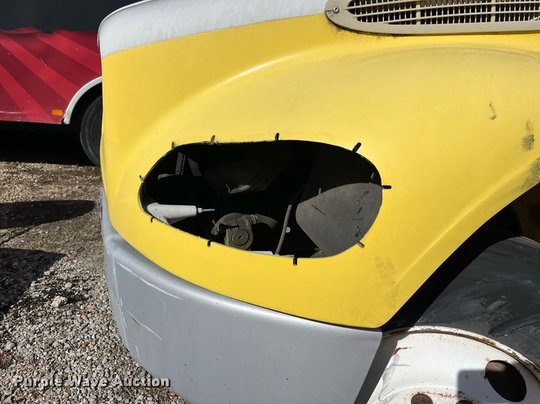 image for item DH8597 2004 Freightliner Business Class M2  refrigerated truck