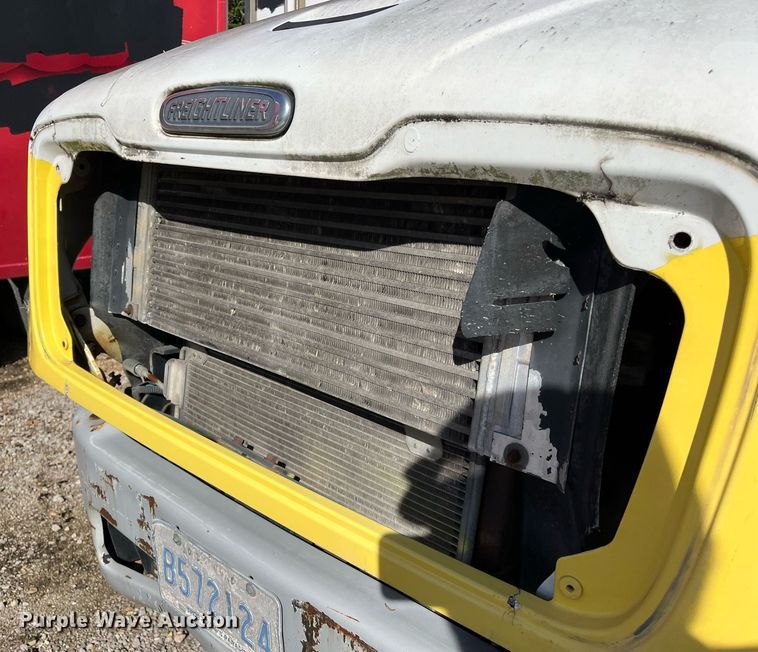 image for item DH8597 2004 Freightliner Business Class M2  refrigerated truck