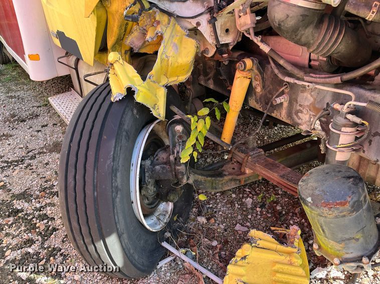 image for item DH8597 2004 Freightliner Business Class M2  refrigerated truck