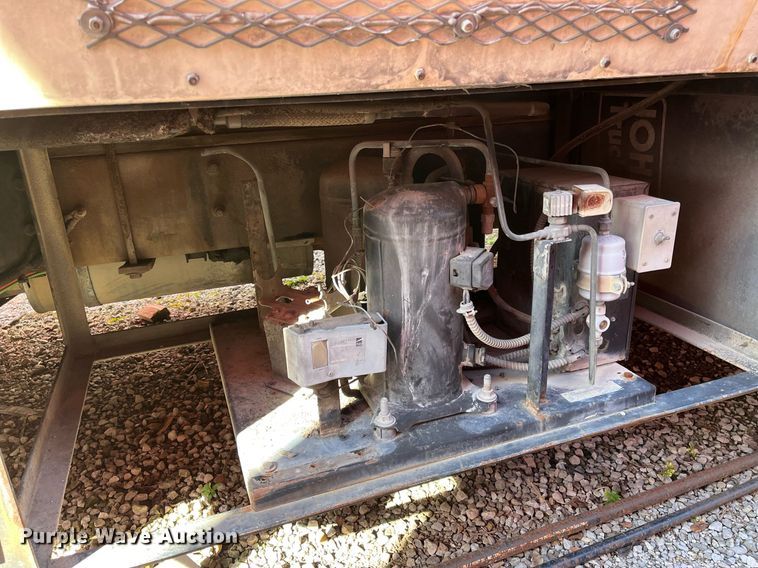 image for item DH8597 2004 Freightliner Business Class M2  refrigerated truck