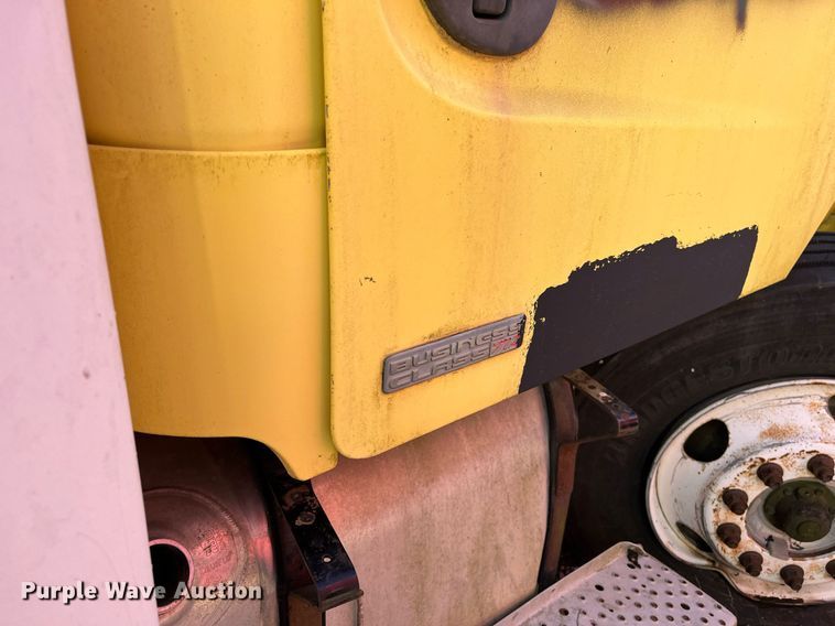 image for item DH8597 2004 Freightliner Business Class M2  refrigerated truck