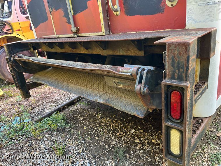 image for item DH8597 2004 Freightliner Business Class M2  refrigerated truck