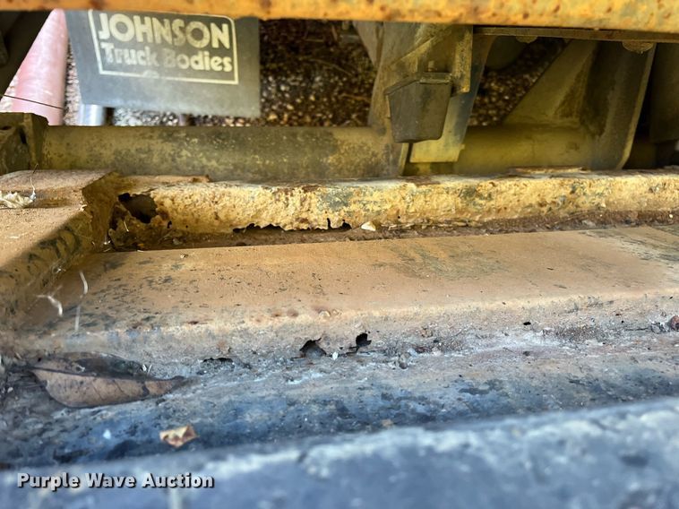 image for item DH8597 2004 Freightliner Business Class M2  refrigerated truck