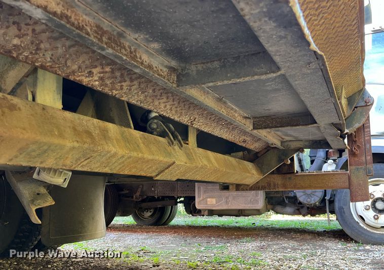 image for item DH8597 2004 Freightliner Business Class M2  refrigerated truck