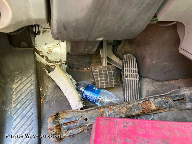 image for item DH8597 2004 Freightliner Business Class M2  refrigerated truck