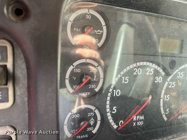 image for item DH8597 2004 Freightliner Business Class M2  refrigerated truck