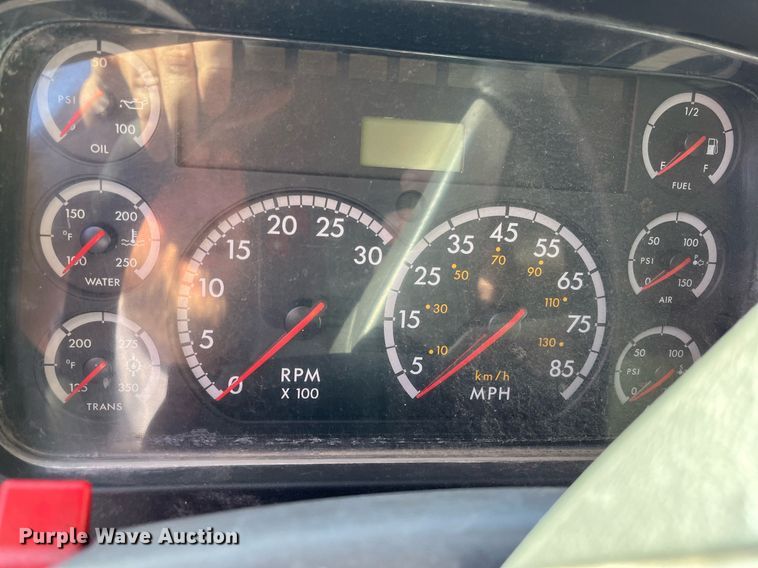 image for item DH8597 2004 Freightliner Business Class M2  refrigerated truck