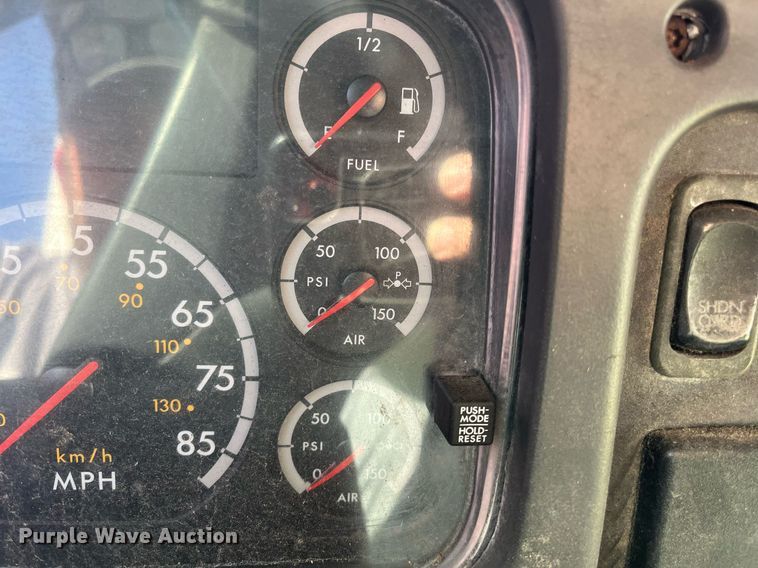 image for item DH8597 2004 Freightliner Business Class M2  refrigerated truck