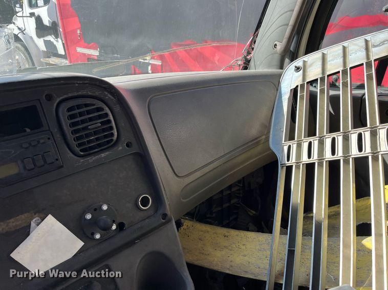 image for item DH8597 2004 Freightliner Business Class M2  refrigerated truck