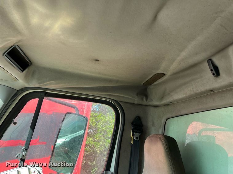 image for item DH8597 2004 Freightliner Business Class M2  refrigerated truck