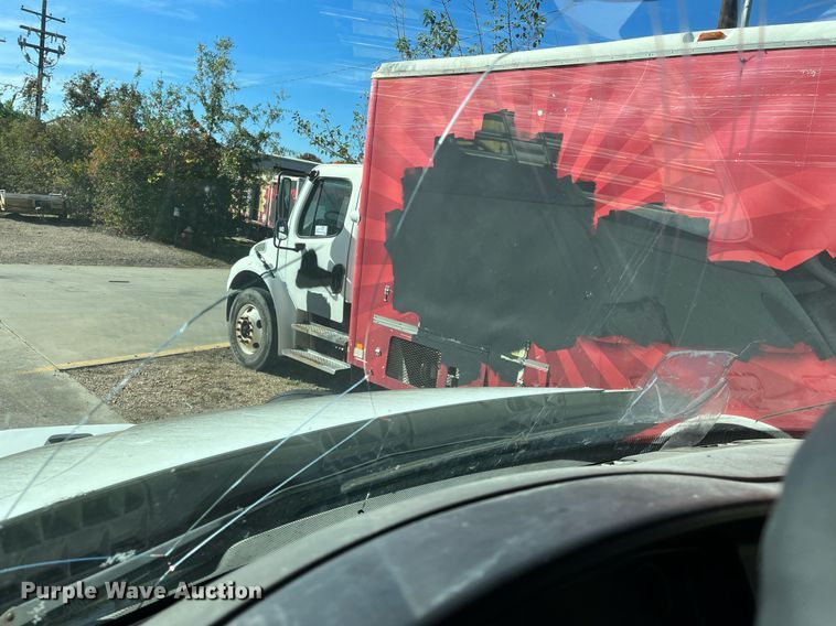 image for item DH8597 2004 Freightliner Business Class M2  refrigerated truck