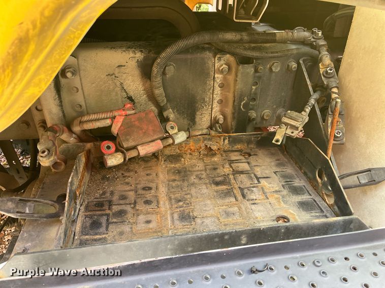 image for item DH8597 2004 Freightliner Business Class M2  refrigerated truck