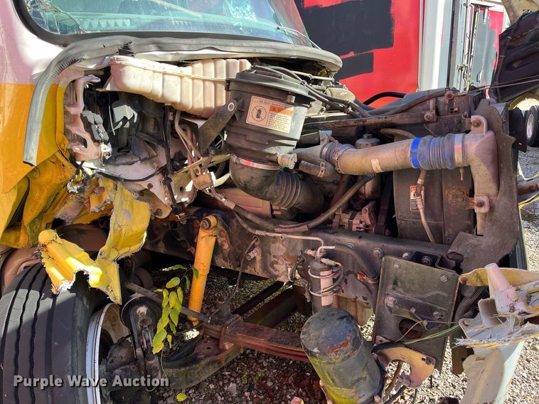 image for item DH8597 2004 Freightliner Business Class M2  refrigerated truck