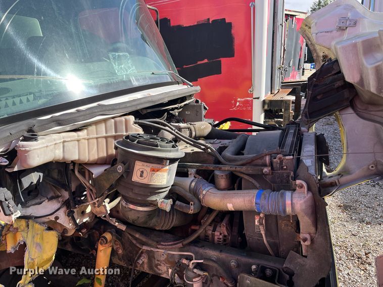 image for item DH8597 2004 Freightliner Business Class M2  refrigerated truck