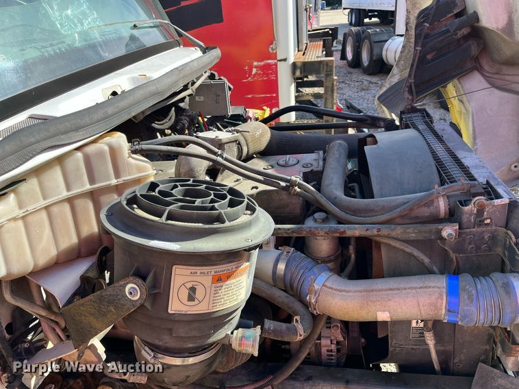 image for item DH8597 2004 Freightliner Business Class M2  refrigerated truck