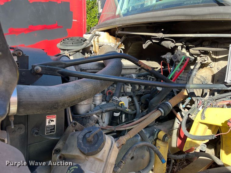 image for item DH8597 2004 Freightliner Business Class M2  refrigerated truck