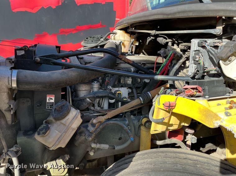 image for item DH8597 2004 Freightliner Business Class M2  refrigerated truck