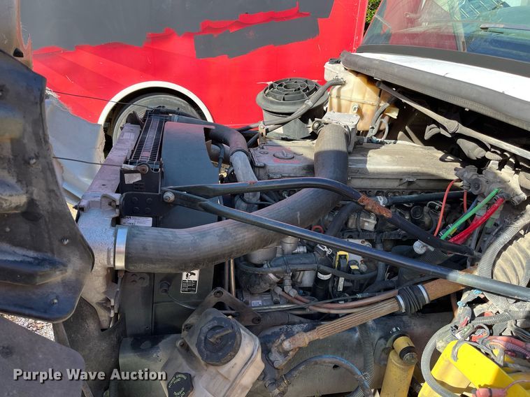 image for item DH8597 2004 Freightliner Business Class M2  refrigerated truck