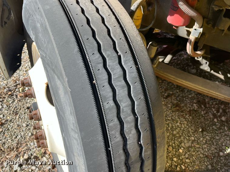 image for item DH8597 2004 Freightliner Business Class M2  refrigerated truck