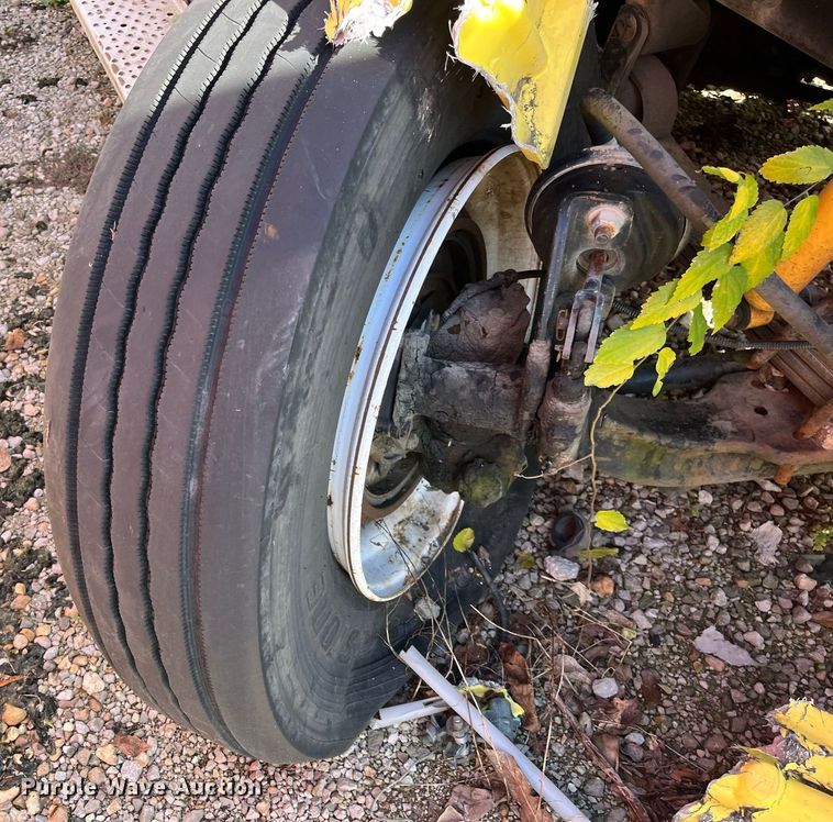 image for item DH8597 2004 Freightliner Business Class M2  refrigerated truck