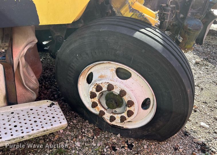 image for item DH8597 2004 Freightliner Business Class M2  refrigerated truck