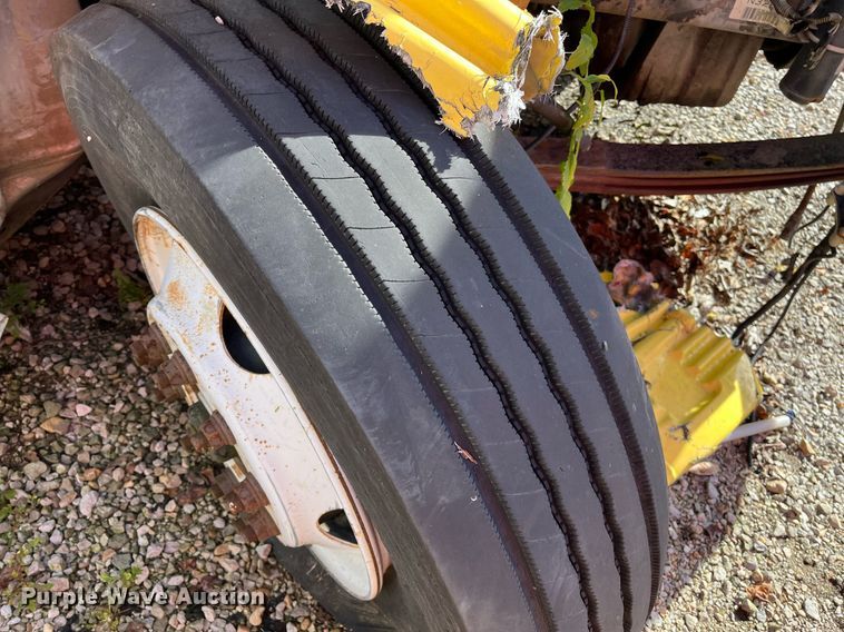 image for item DH8597 2004 Freightliner Business Class M2  refrigerated truck