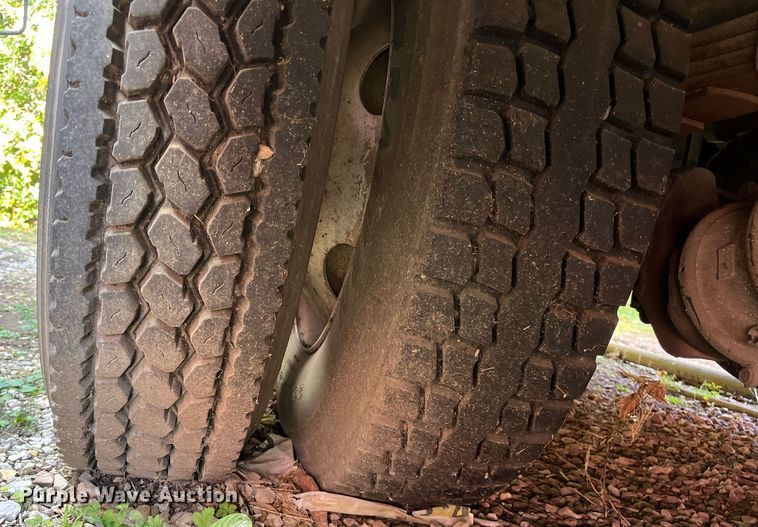 image for item DH8597 2004 Freightliner Business Class M2  refrigerated truck