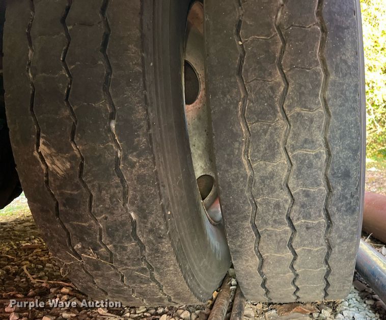 image for item DH8597 2004 Freightliner Business Class M2  refrigerated truck