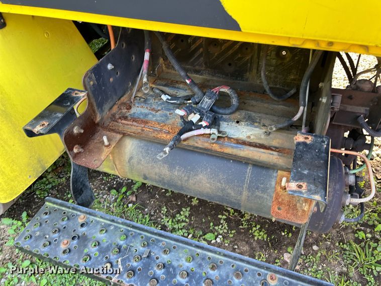 image for item DH8598 2011 International DuraStar 4300  refrigerated truck