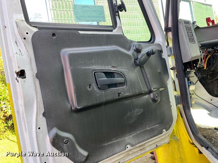 image for item DH8598 2011 International DuraStar 4300  refrigerated truck