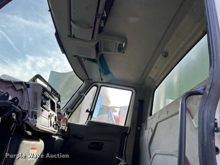 image for item DH8598 2011 International DuraStar 4300  refrigerated truck