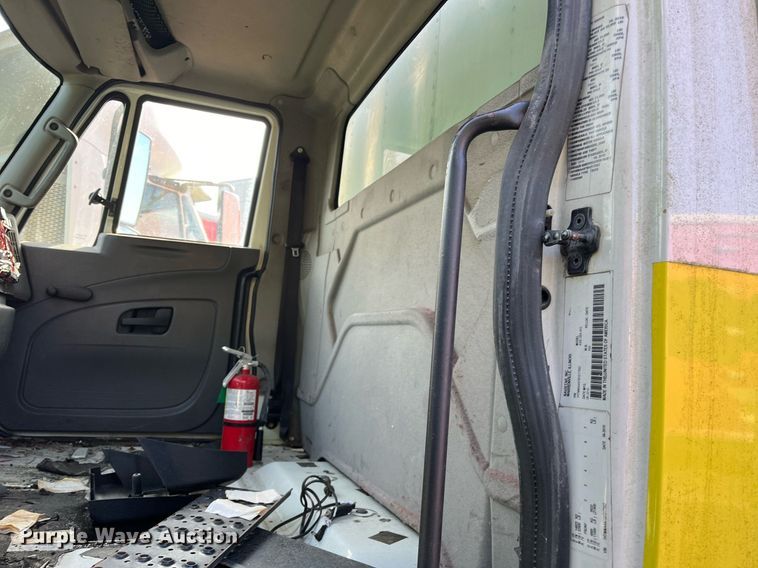 image for item DH8598 2011 International DuraStar 4300  refrigerated truck