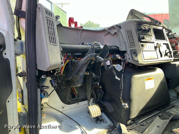 image for item DH8598 2011 International DuraStar 4300  refrigerated truck