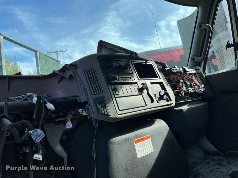 image for item DH8598 2011 International DuraStar 4300  refrigerated truck