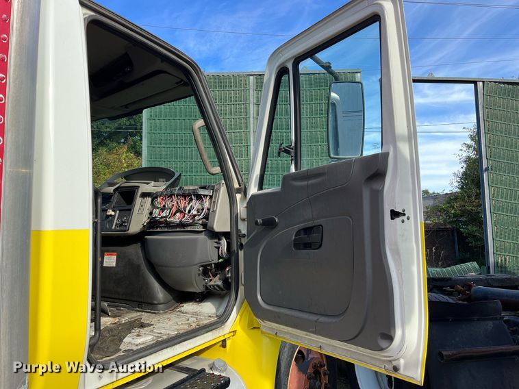 image for item DH8598 2011 International DuraStar 4300  refrigerated truck