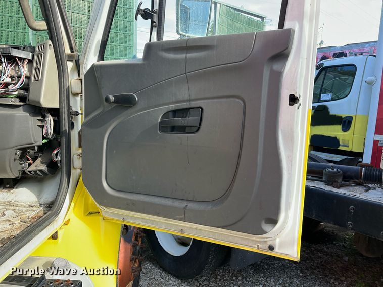 image for item DH8598 2011 International DuraStar 4300  refrigerated truck