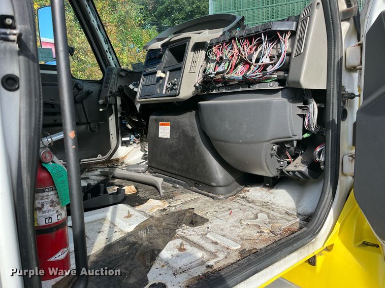 image for item DH8598 2011 International DuraStar 4300  refrigerated truck