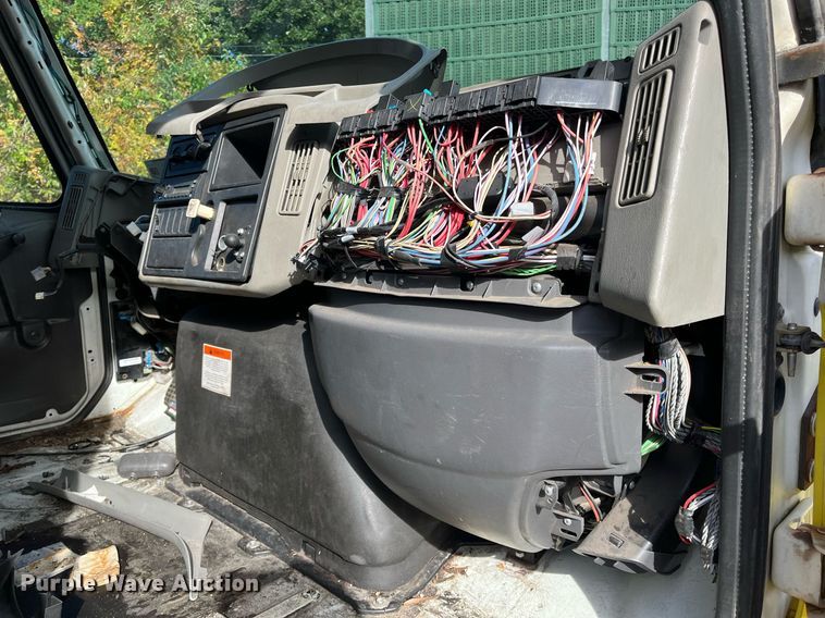 image for item DH8598 2011 International DuraStar 4300  refrigerated truck