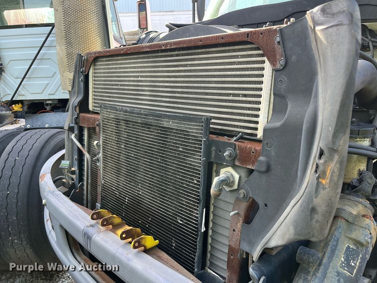 image for item DH8598 2011 International DuraStar 4300  refrigerated truck